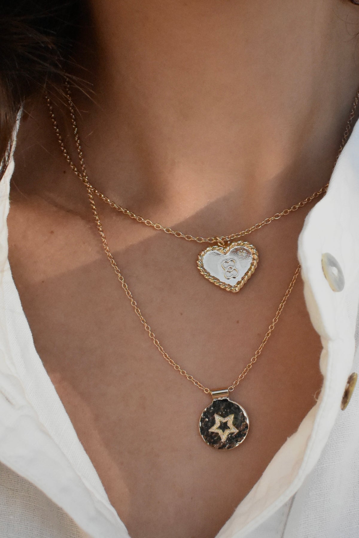 Collier Adela